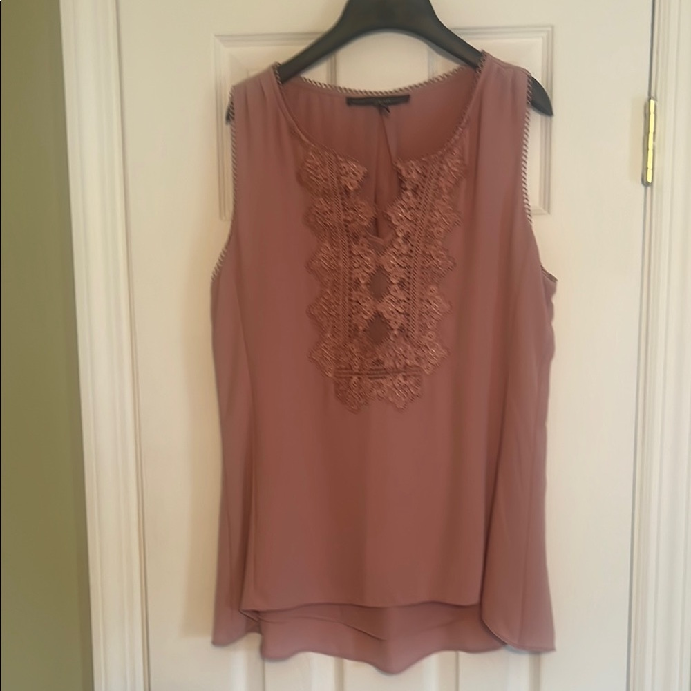 Elegant Lace Detail Sleeveless Top - Pink
